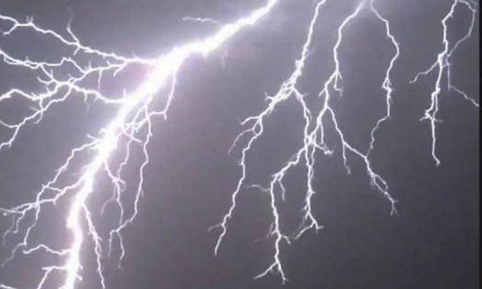 Most Frightening Images Of Karachi Thunderstorm! - Brandsynario