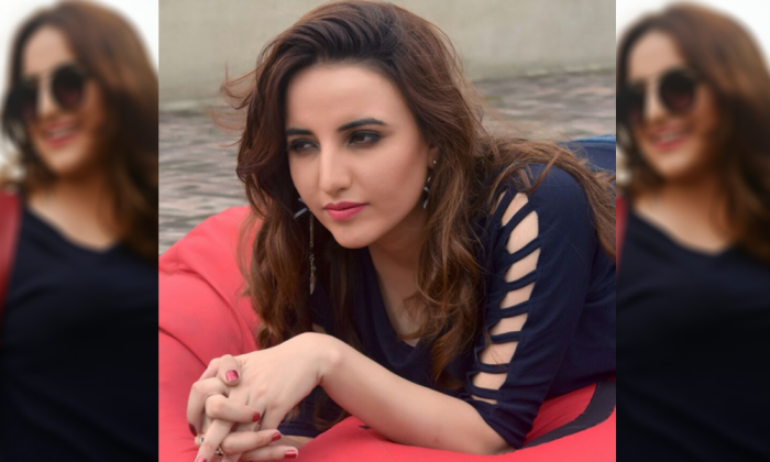 Hareem Shah S Latest Video Breaks The Internet Once Again Watch Video Brandsynario