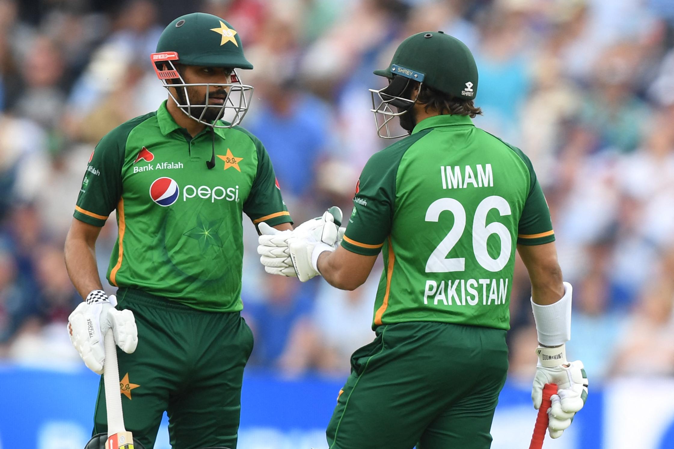 imam-ul-haq-defends-babar-azam