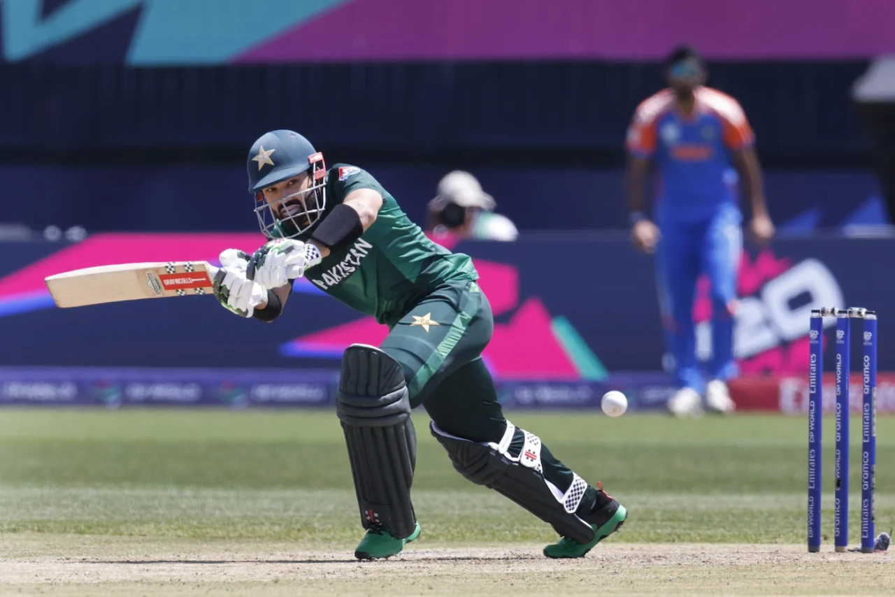 pakistan-batting-lineup-crumbles-against-india