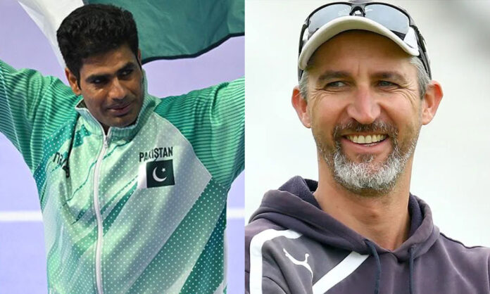 jason-gillespie-invites-arshad-nadeem-to-pakistan-dressing-room