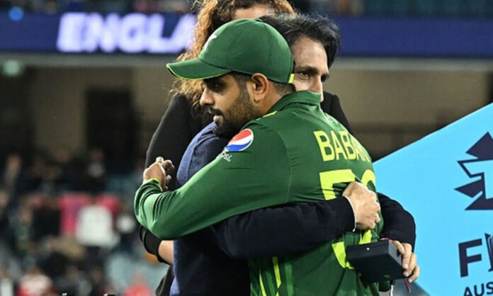 ramiz-raja-advice-to-babar-azam-stay-away-from-social-media