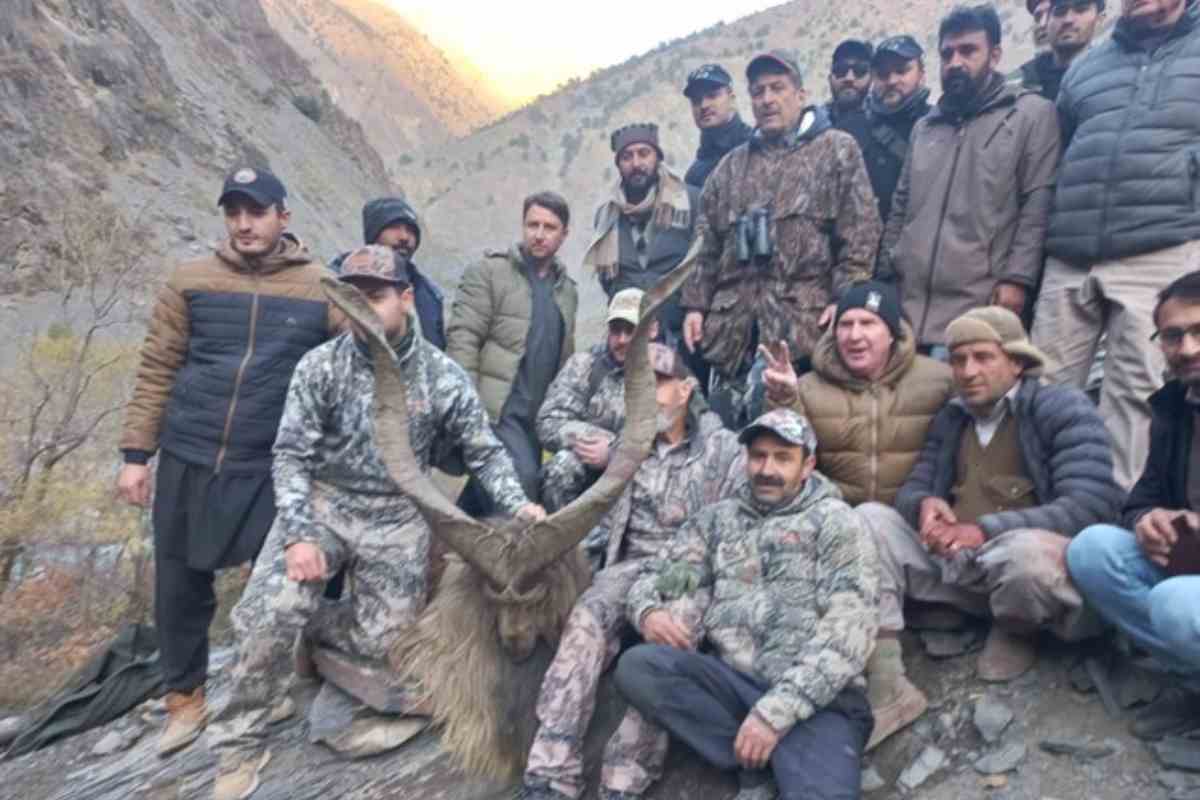 American hunter Ronald Jowett hunts Kashmiri Markhor in Chitral.