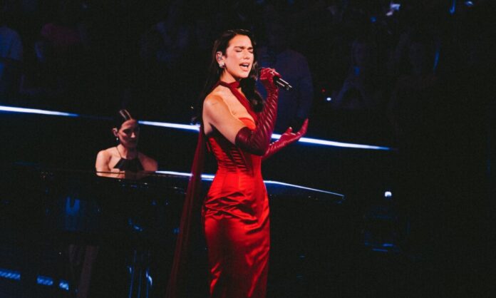 Dua lipa stuns mumbai