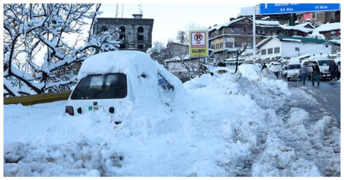 13 Tourist Facilitation Centres Set Up in Murree Amid Snowfall