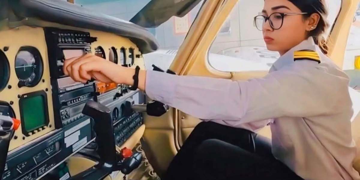 18-Year-Old Minelle Faruqi Becomes Pakistan’s Youngest Pilot