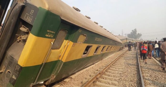 Shalimar Express Derails Near Shahdara, Lahore