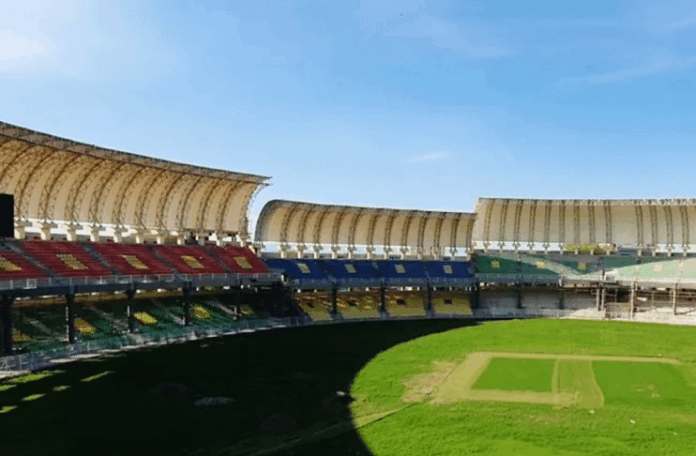 arbab-niaz-stadium-grand-comeback-psl-10