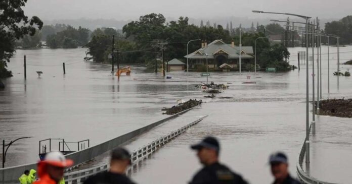 One Dead, Thousands Urged to Evacuate as Floods Hit Australia’s Northeast