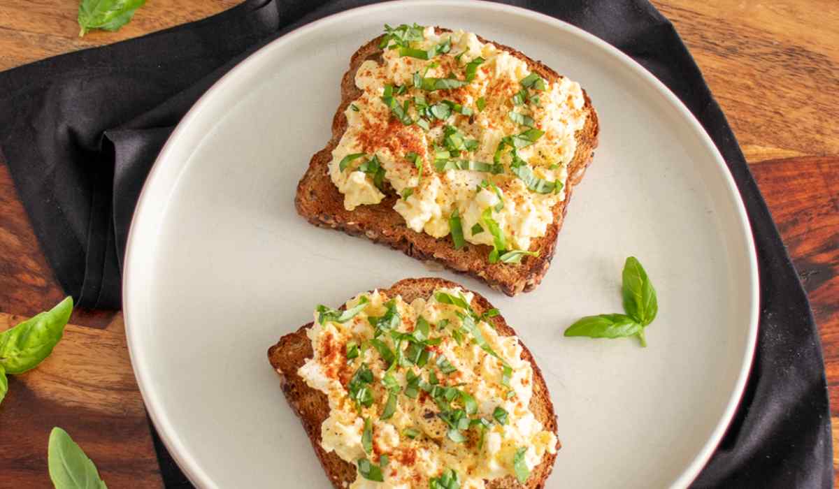 Eggs with Whole Wheat Bread