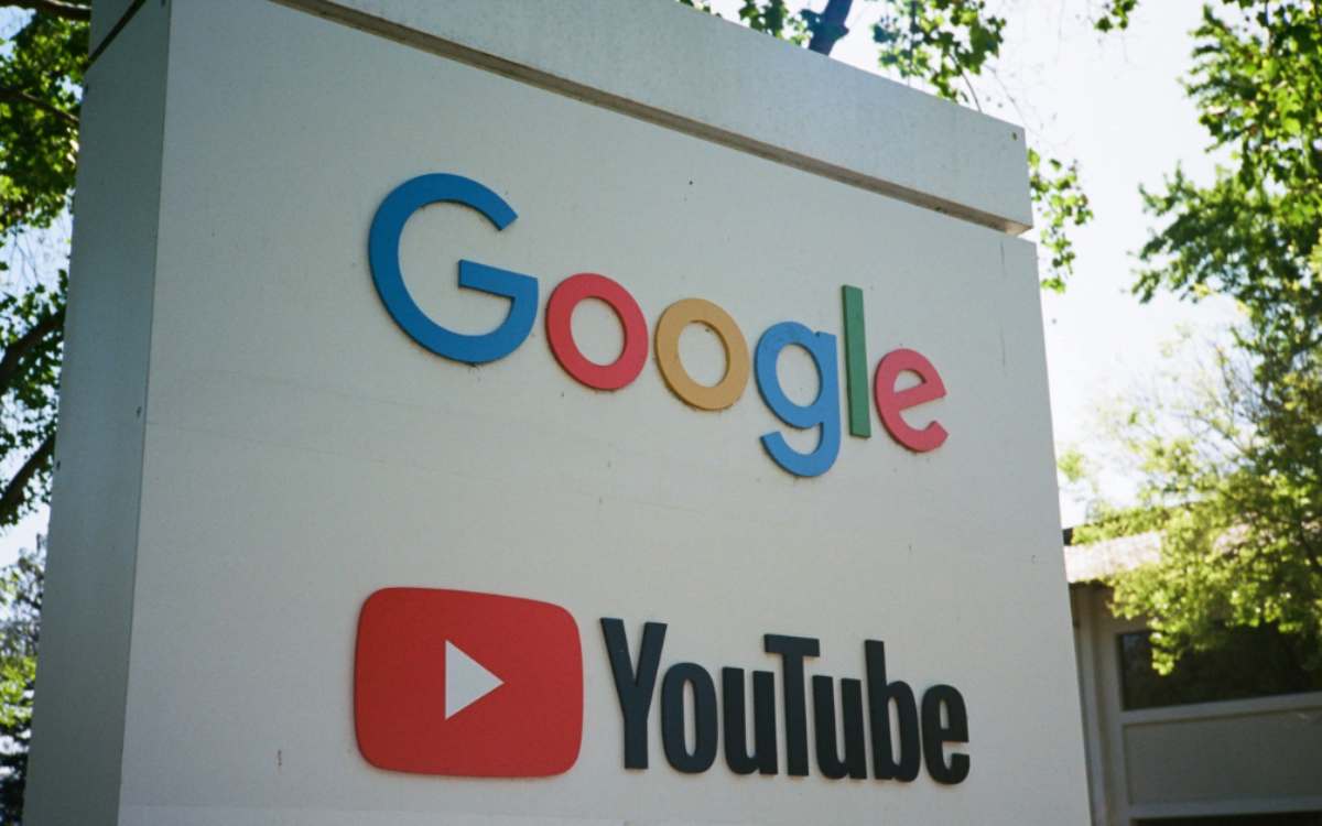 Google Buys YouTube (November 2006)