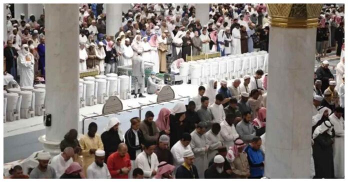 Saudi Arabia Opens Itikaf Registration for Makkah and Medina