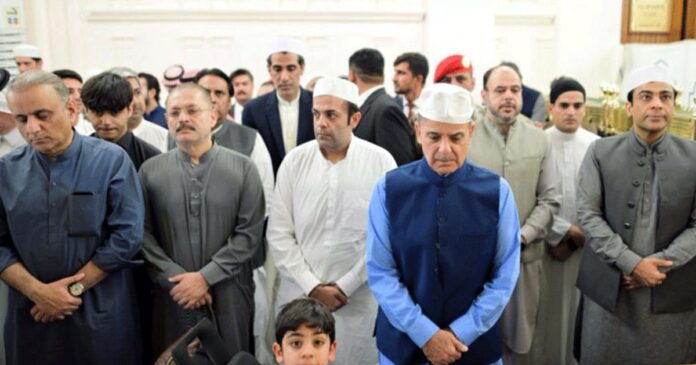 PM Shehbaz Visits Roza-e-Rasool (PBUH), Prays for Pakistan