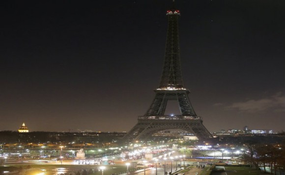 Eiffel Tower Goes Dark in Respect of Charlie Habdo Attack - Brandsynario